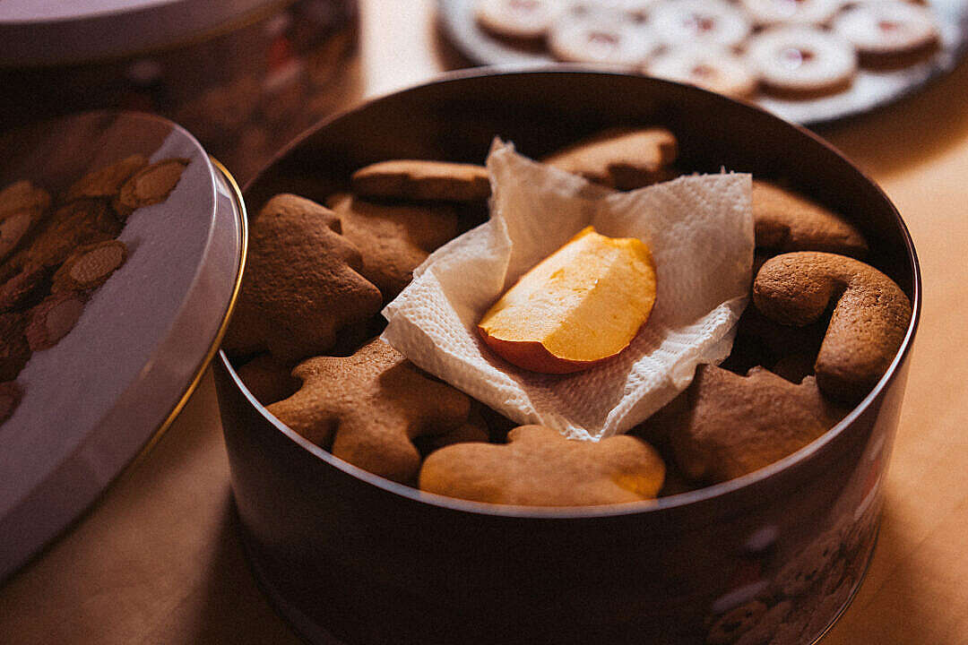 Adding Apple to Make Christmas Gingerbread Cookies More Soft