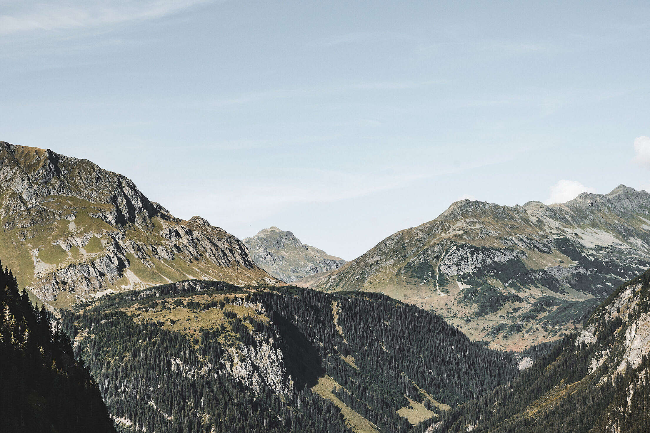 Pure mountains. Сцена в горах. Леса Австрии. Пур горы. Черногория панорама горы.