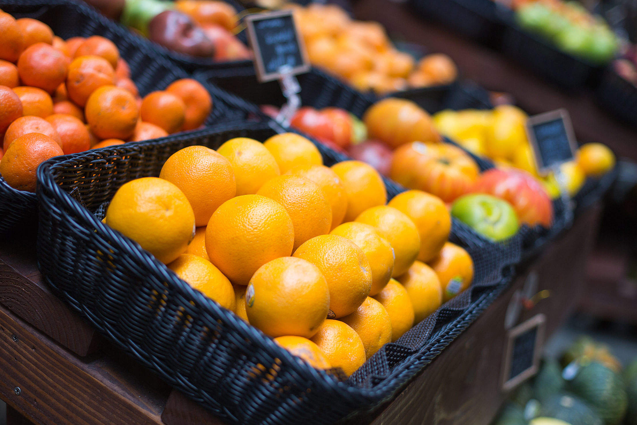 fresh-oranges-on-small-farmer-s-market-free-stock-photo-picjumbo