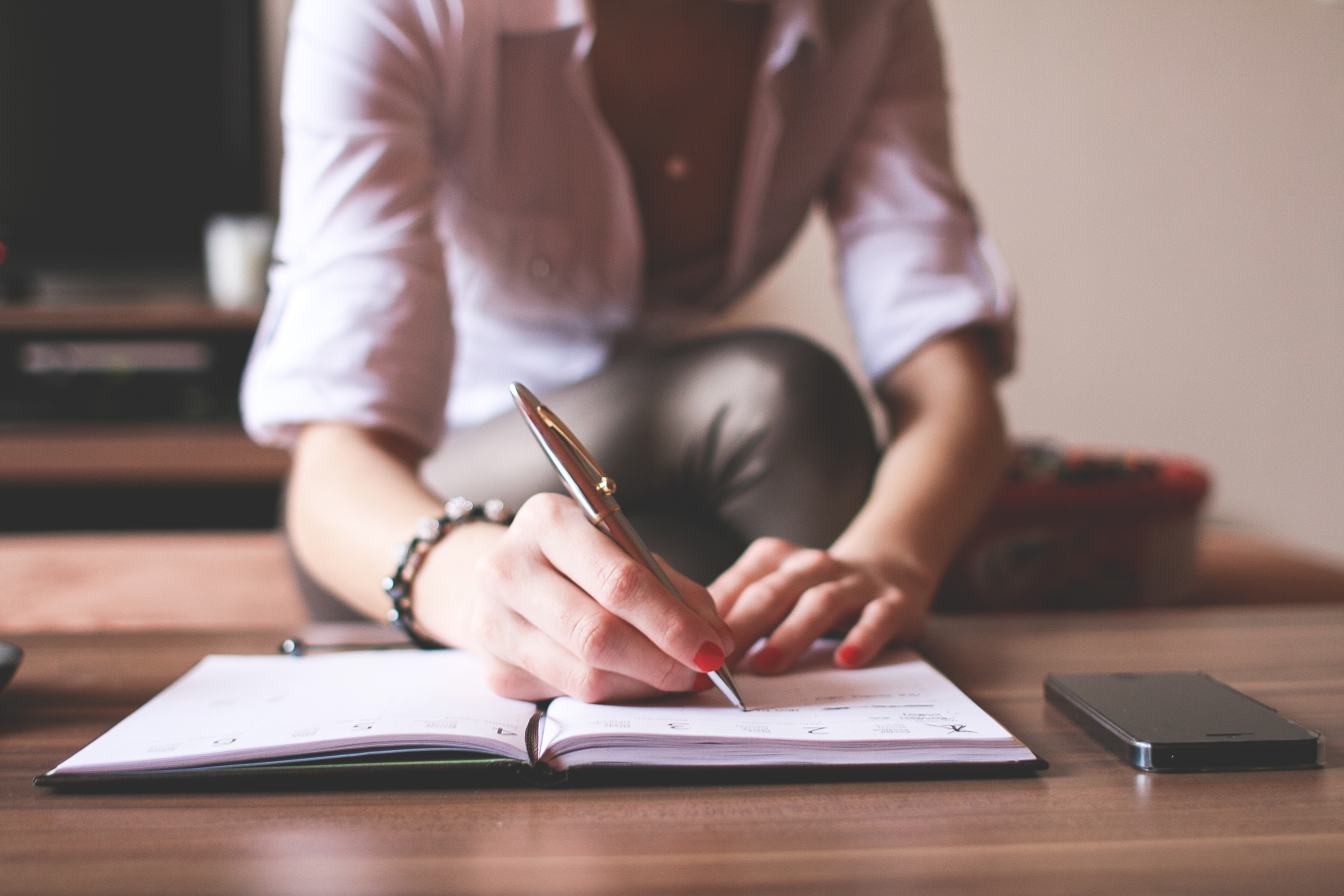 girl writing a letter