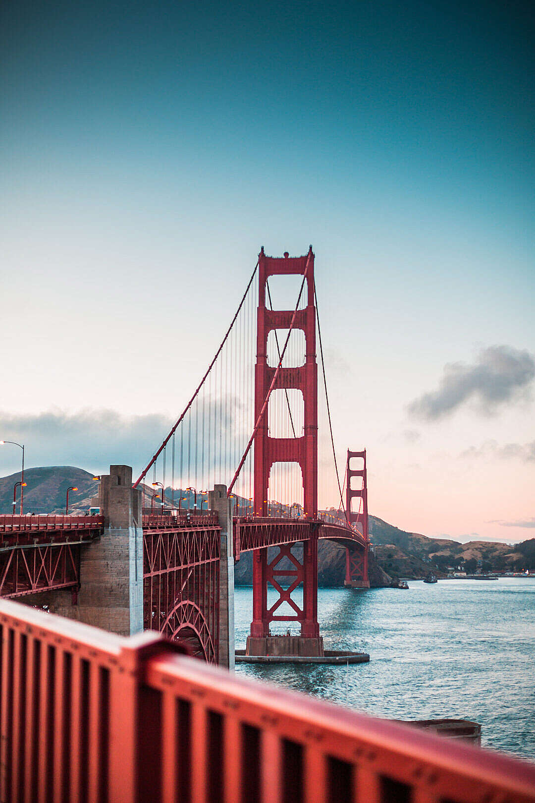 Download Golden Gate Bridge FREE Stock Photo