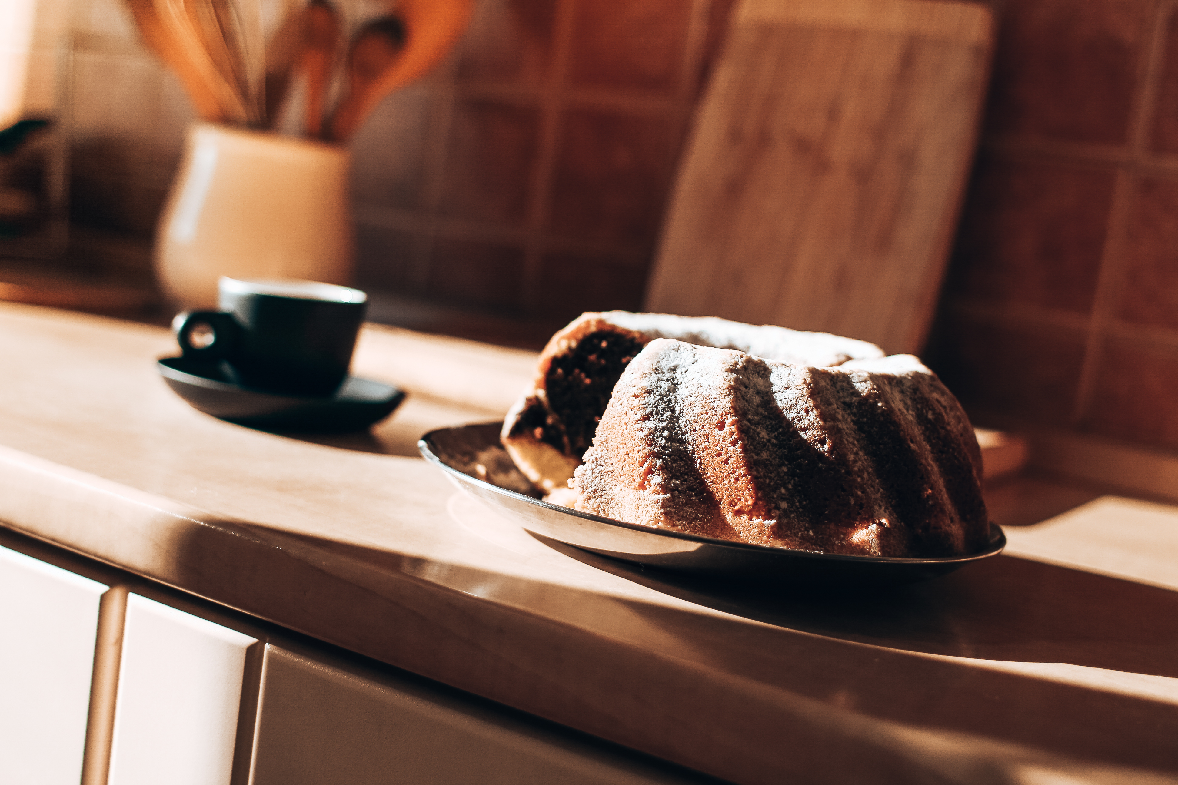 https://picjumbo.com/wp-content/uploads/homemade-marble-cake-with-coffee-free-photo.jpg