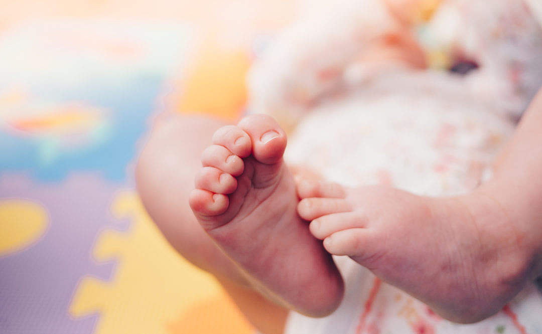 Download Little Baby Legs FREE Stock Photo