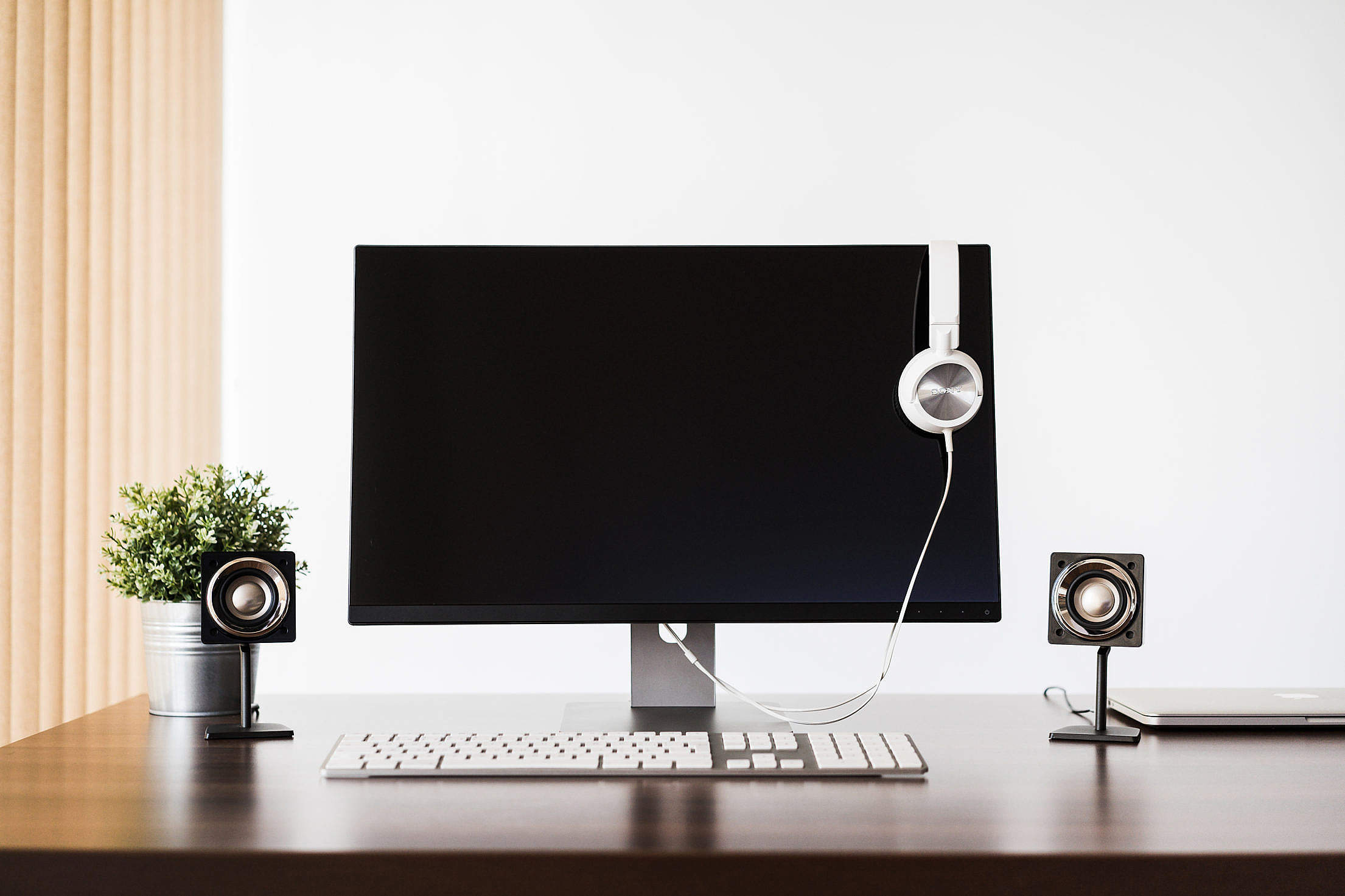 Modern Desktop Setup and White Headphones Free Stock Photo