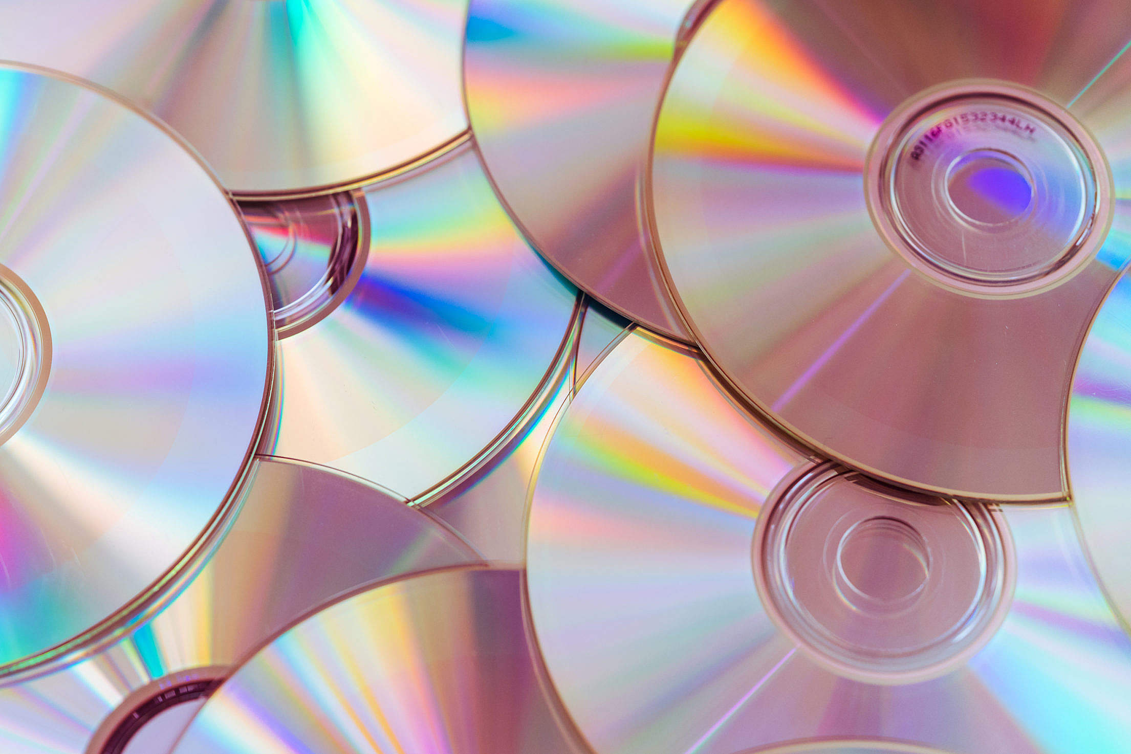 pile-of-cds-compact-discs-and-dvds-free-stock-photo-picjumbo