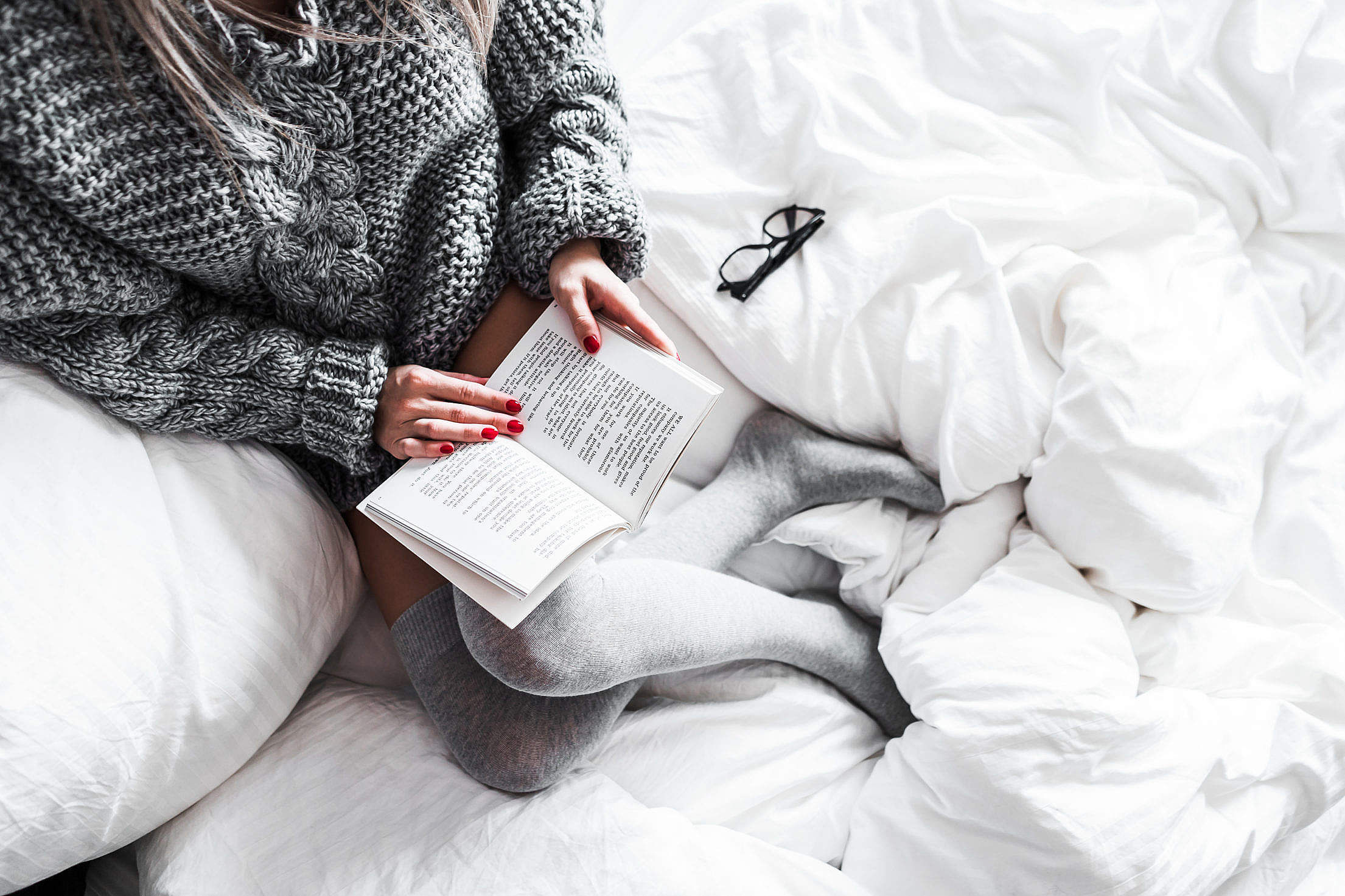 Relaxed Woman Reading in Bed Free Stock Photo