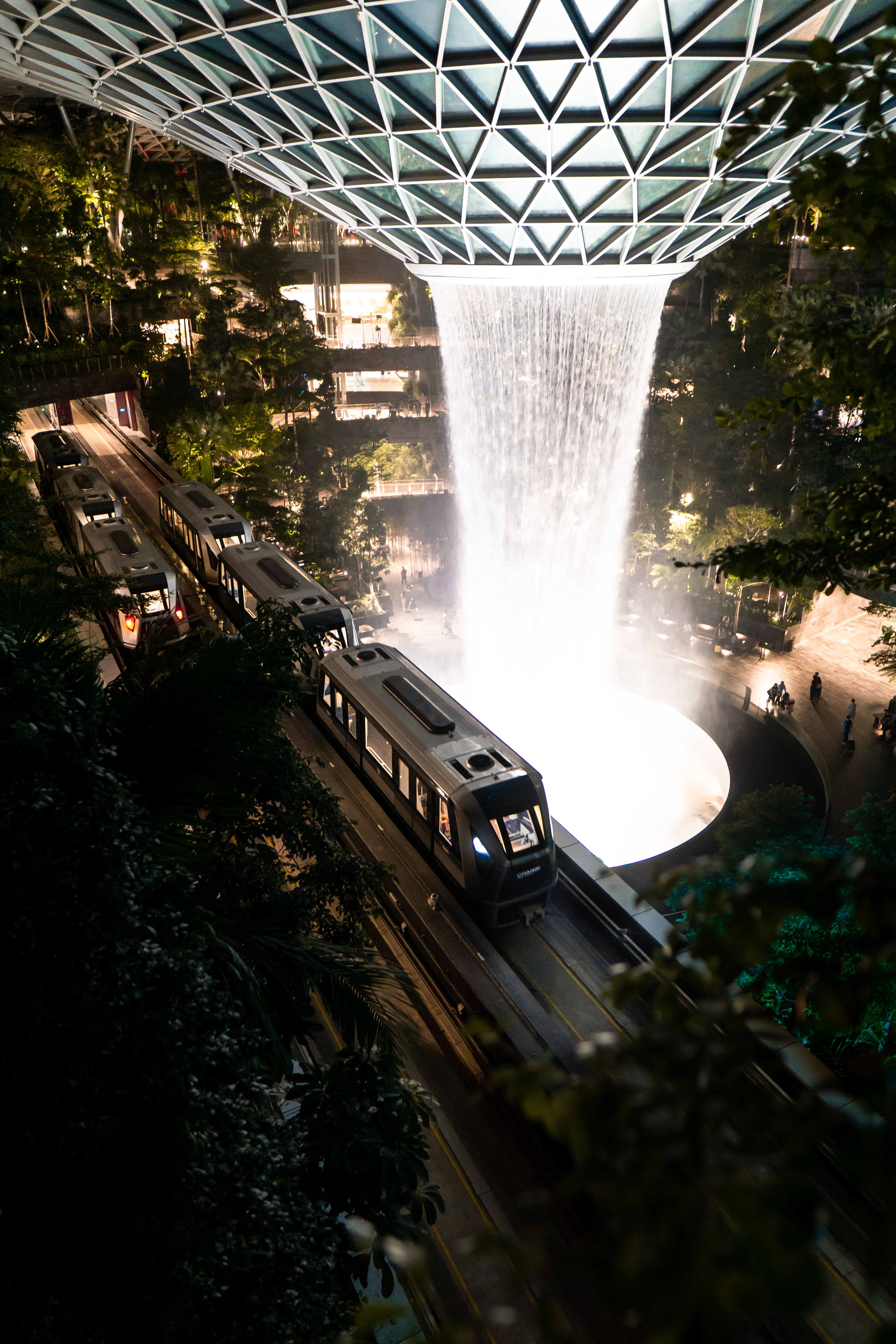 Skytrain inside Jewel Changi Airport, Singapore : r/InfrastructurePorn