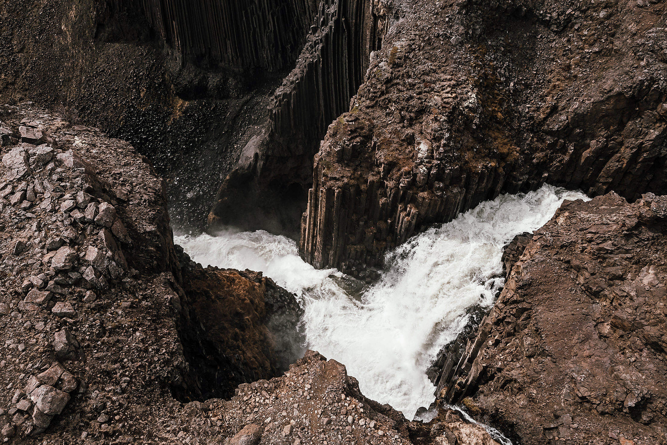 Stream Flowing through The Gorge Free Stock Photo