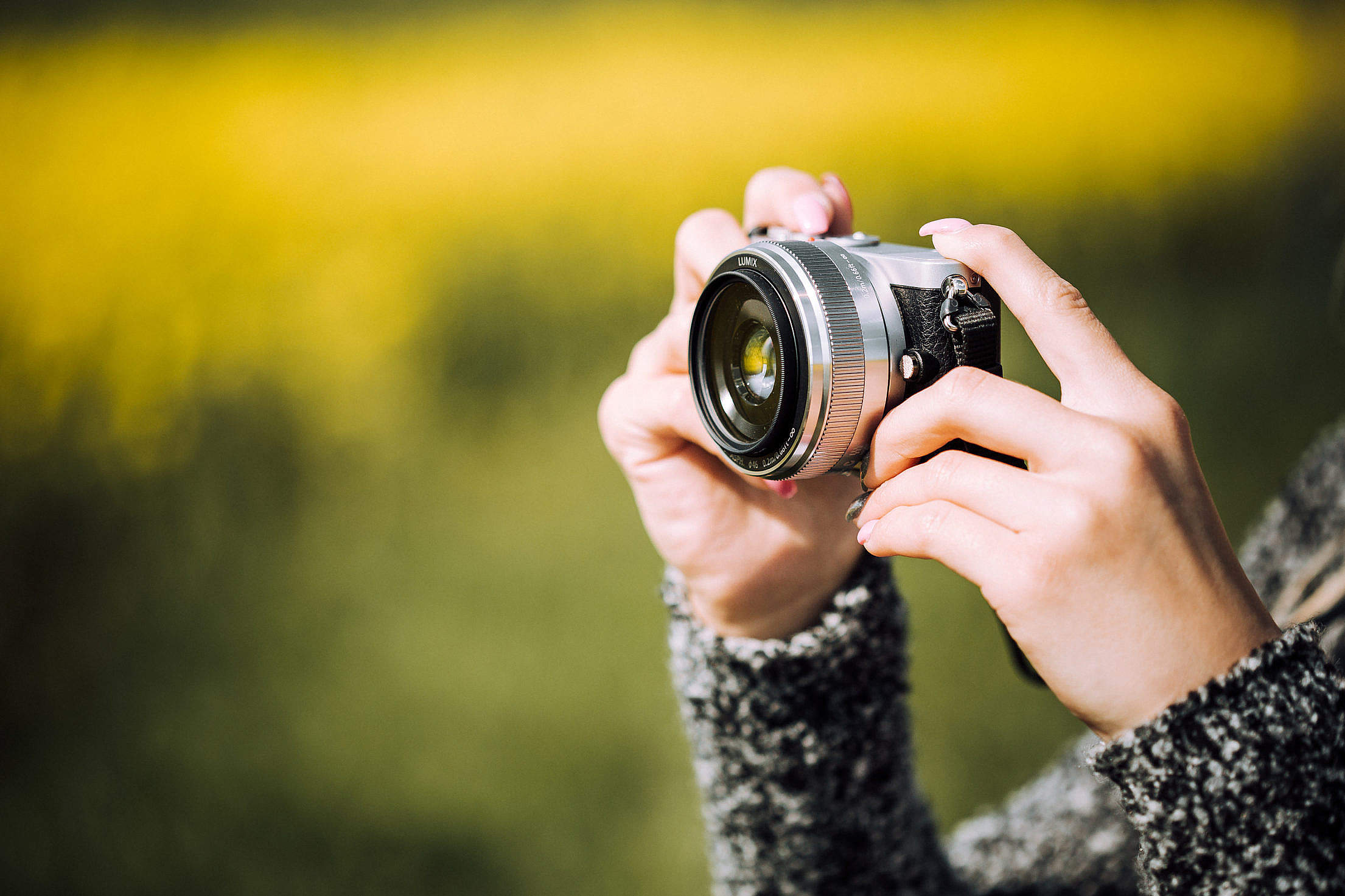Taking a Photo with Small Mirrorless Camera Free Stock Photo