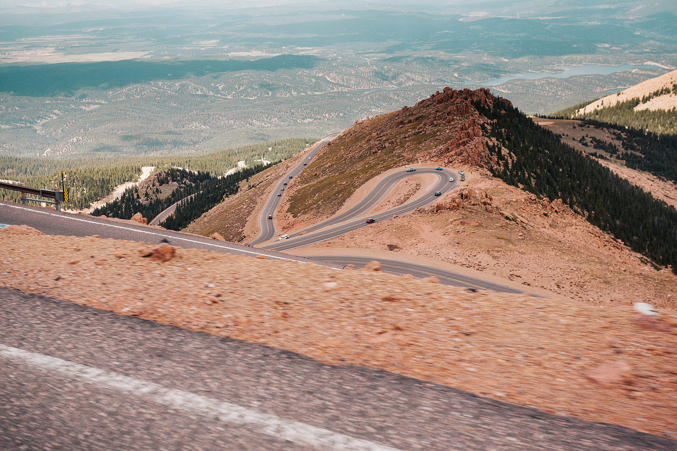 view-of-the-colorado-s-curvy-pikes-peak-road-free-stock-photo-picjumbo