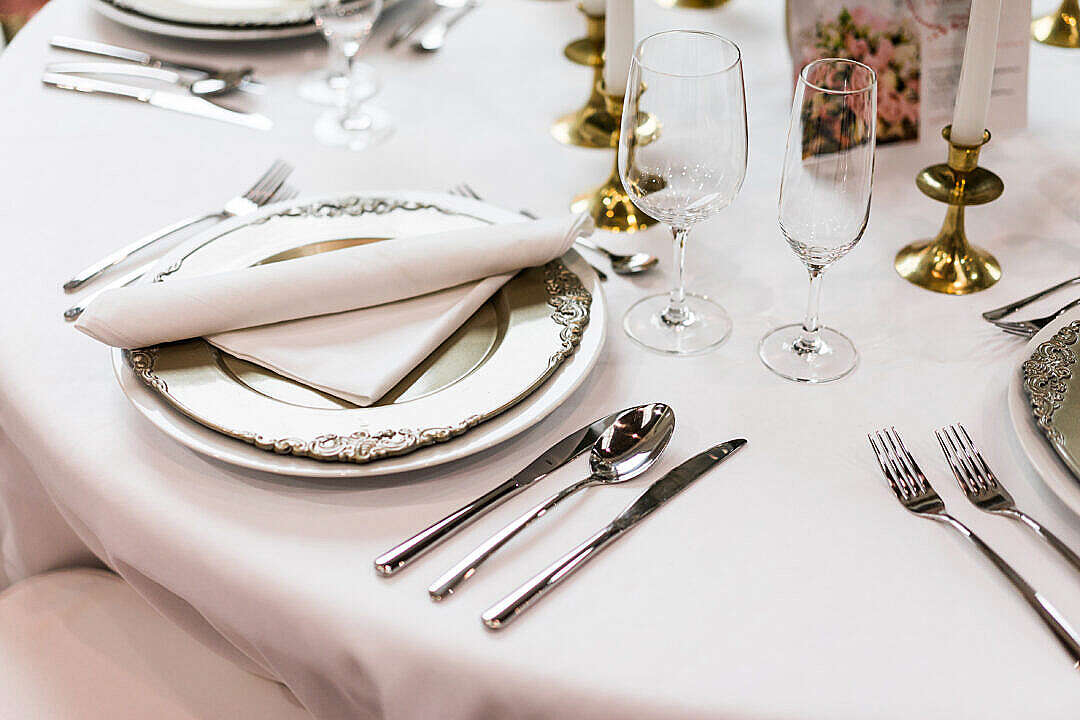 Download Wedding Luxury White Round Table Setting FREE Stock Photo