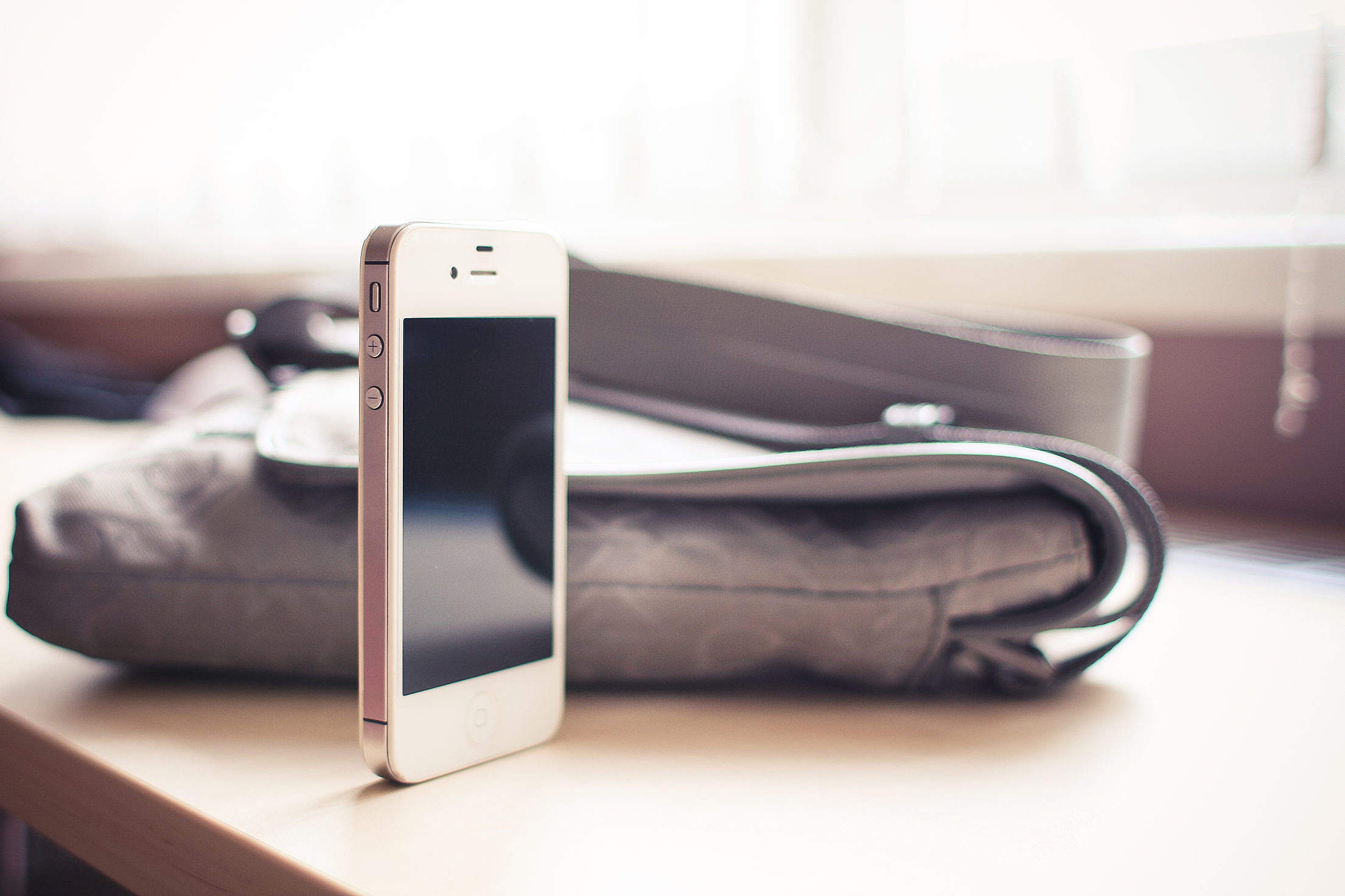 White iPhone 4S standing on the Desk Free Stock Photo
