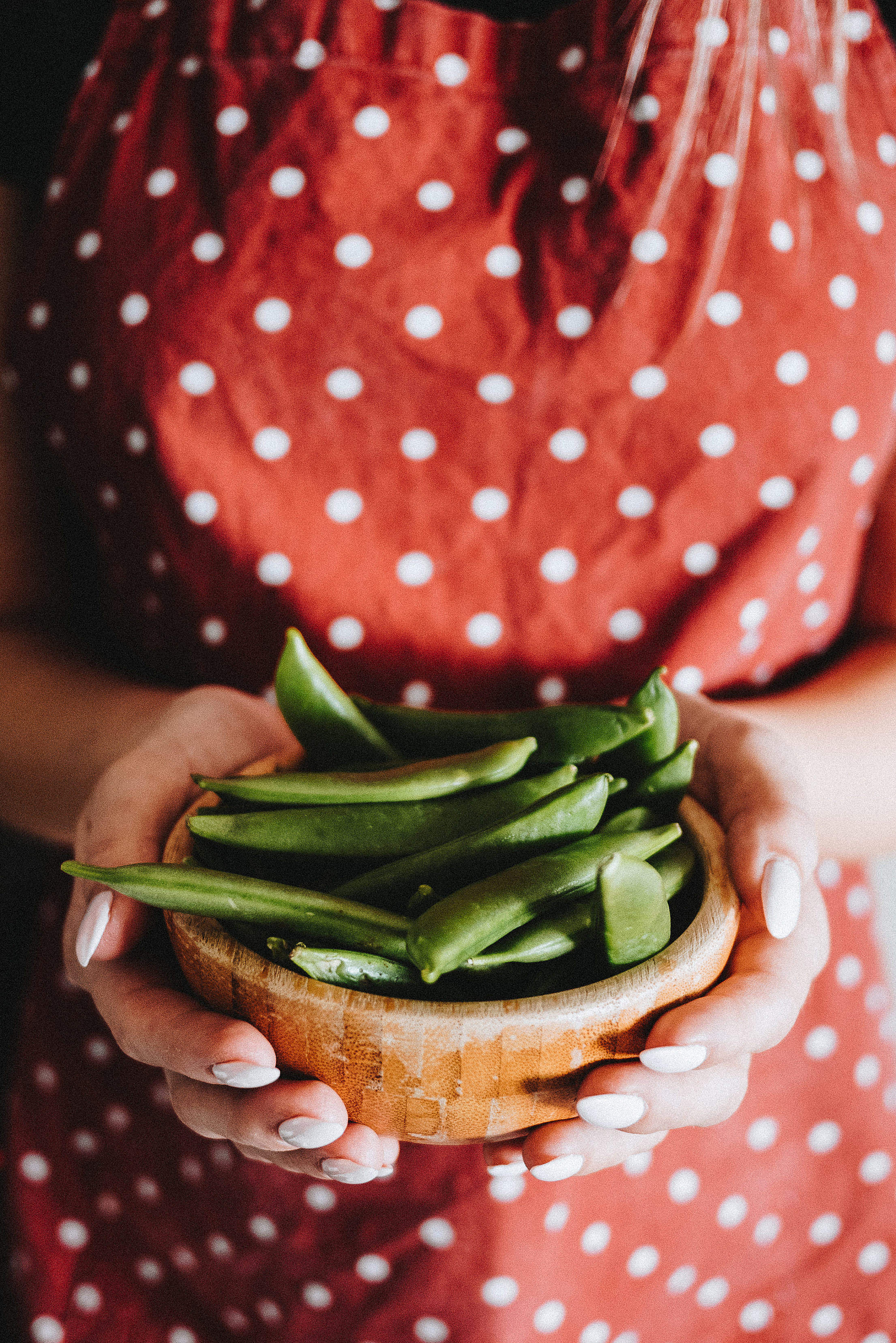 Woman Holding a Bowl of Pea Pods Free Stock Photo