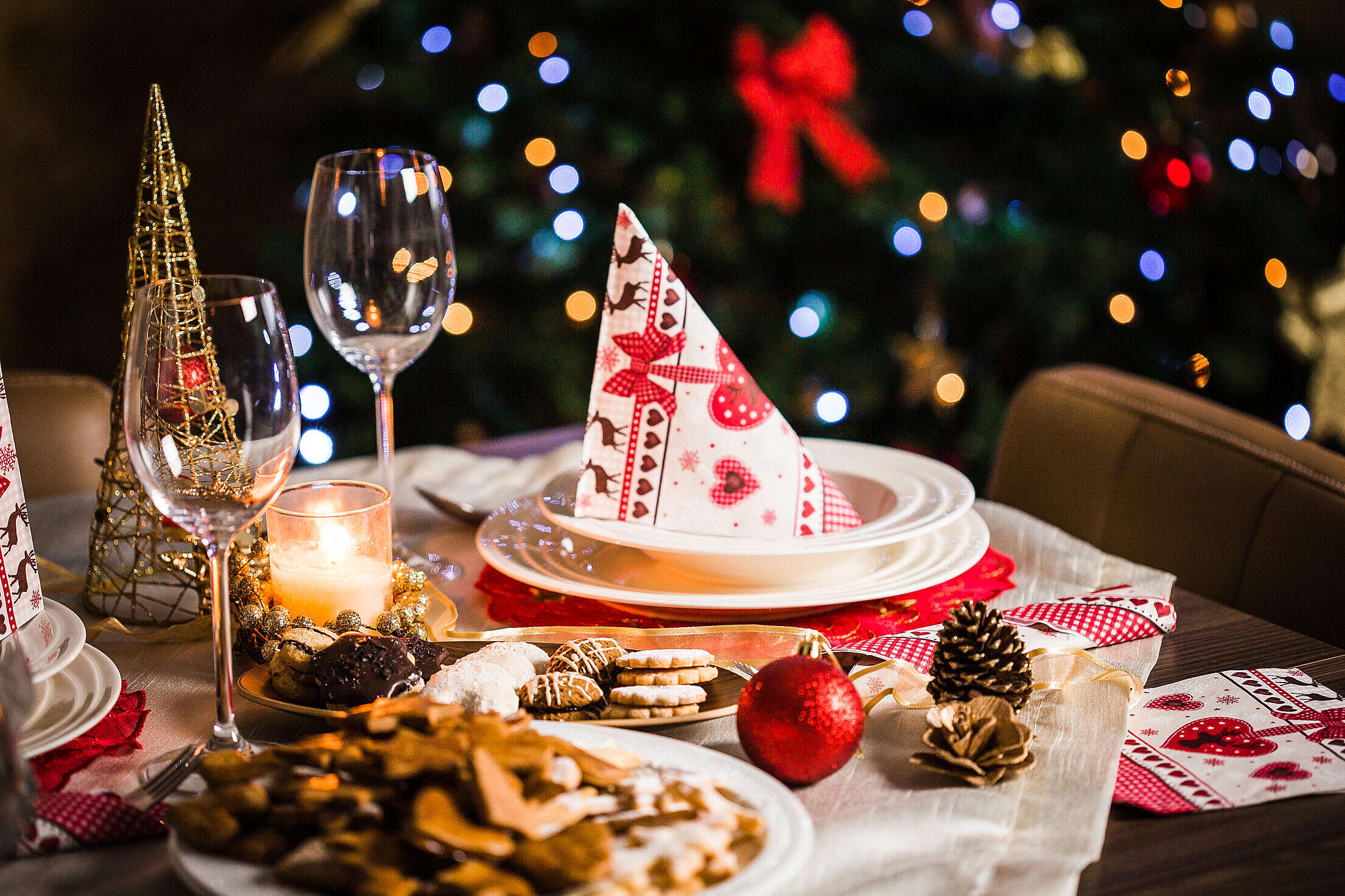 Wonderful Christmas Dinner Table Setting Free Stock Photo