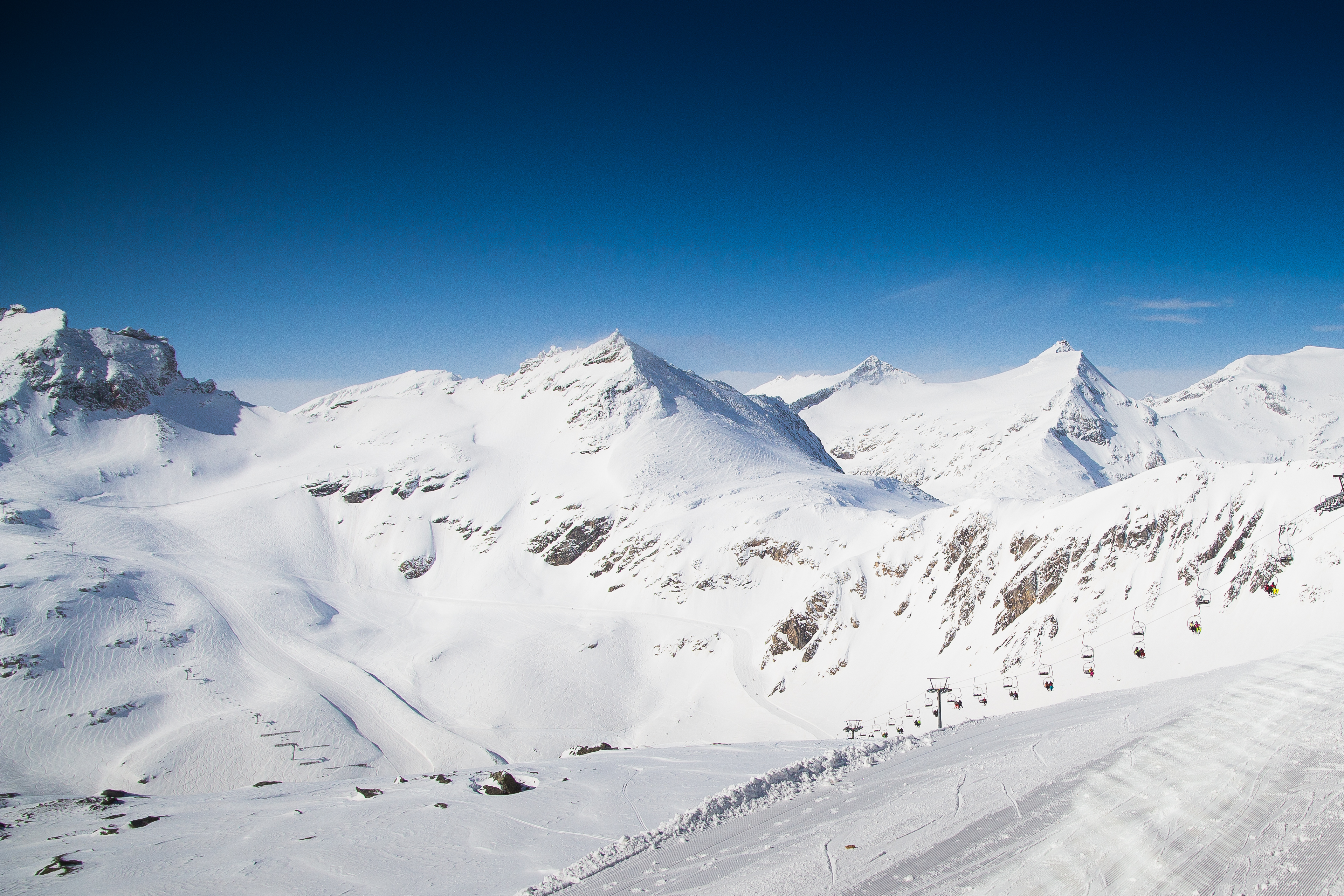 Download Wonderful Winter Mountain Scenery FREE Stock Photo