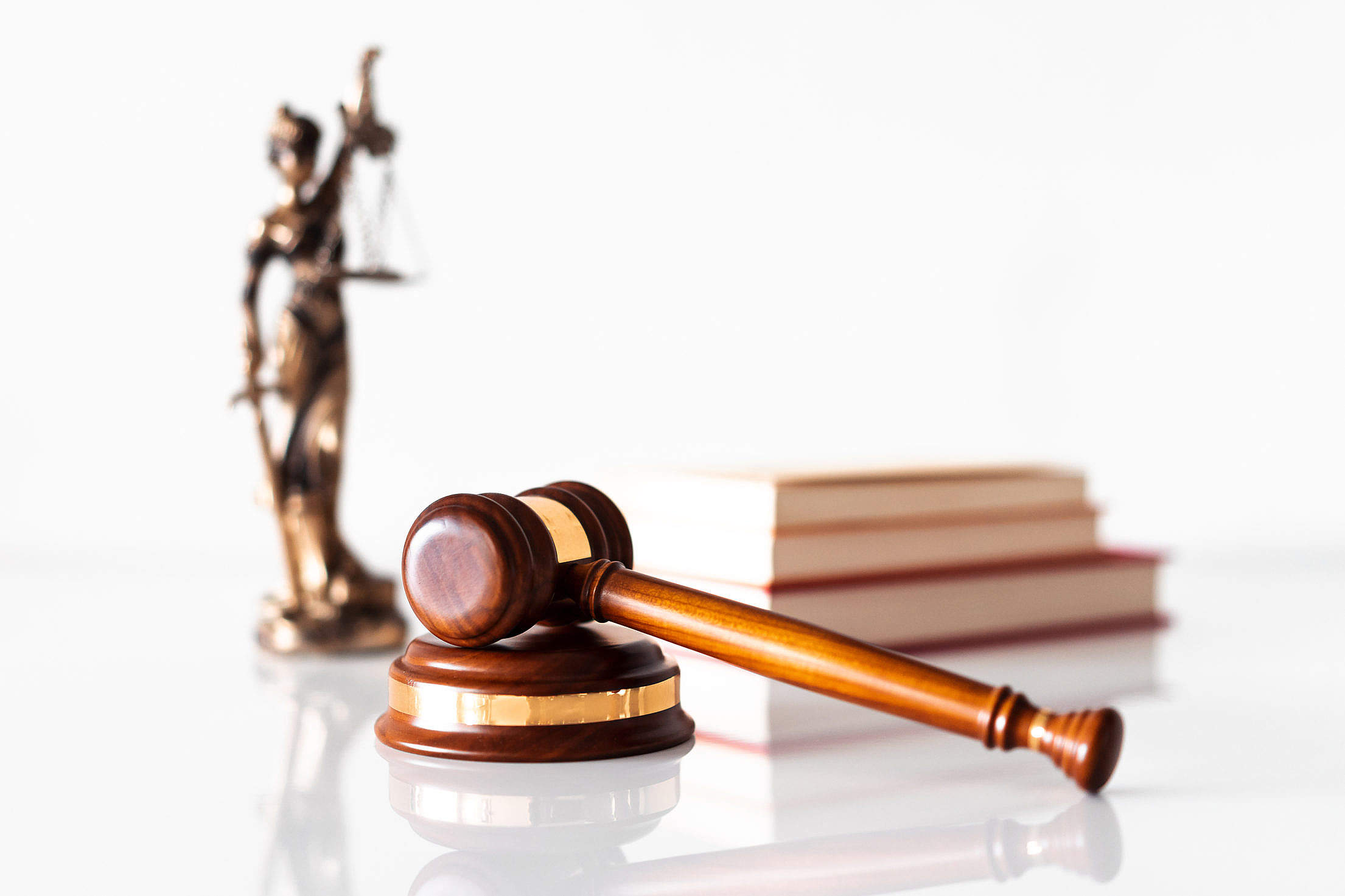 legal scales and gavel